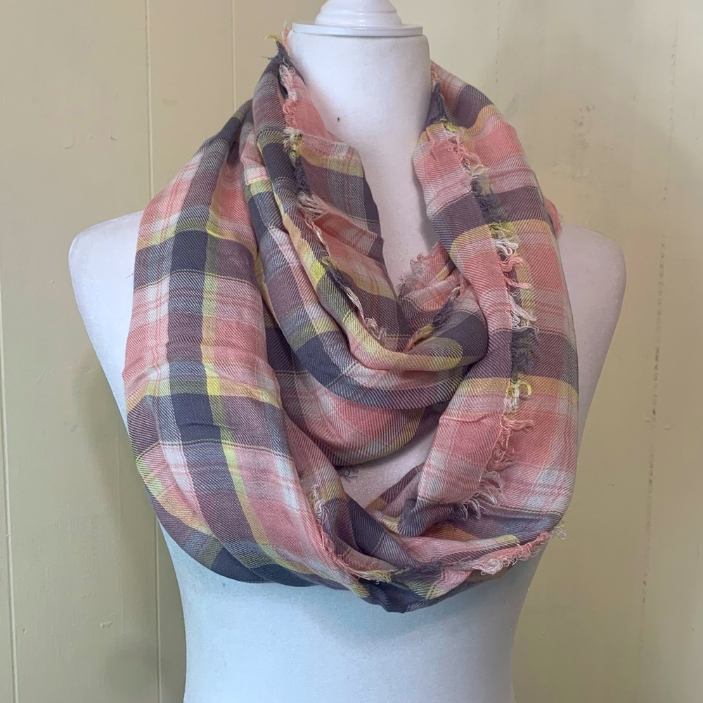 Maurices New Pink Gray Plaid Lightweight Soft Infinity Scarf One Size.
